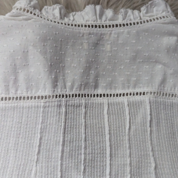 EUC Faherty Willa Top in White - Picture 16 of 16